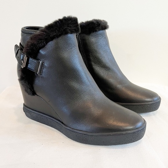 Aquatalia Cameron Black Leather Fur Wedge Ankle Boots Size 7 Women’s - Picture 3 of 15